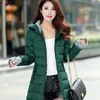 Mujeres de invierno con capucha abrigo caliente más tamaño Color de caramelo algodón acolchado chaqueta femenina fachada larga parka para mujer 210204