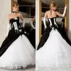 ヴィンテージの黒と白のウェディングドレス2022ボールガウンレースアッププラスサイズのコルセットビクトリア朝ゴシックウェディングガウンレースアップリケストラップレスの花嫁のドレスカスタムメイド