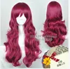 I bei capelli lunghi e ondulati della parrucca cosplay rosso scuro della Principessa Akatsuki Yona