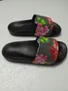 Moda mulheres chinelos sapatos clássico slide verão largamente liso liso escorregadio vermelho slipper chinelo flip flop tamanho 35-45 com caixa de flor