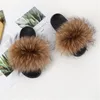 Kvinnors sommar Öppna Toe Furry Sandaler Striped Real Fox Hår Tofflor Kvinna Fur Slides Varma Plush Shoes Ladies Fur Flip Flops 45 Y201026