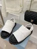 디자이너 샌들 소프트 플랫폼 로마 신발 다운 열린 발가락 샌들 버클 흑백 크기 35-40