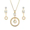 Set di gioielli con orecchini pendenti con collana rotonda vuota classica in cristallo austriaco color oro7400720