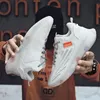 Lätt män Running Shoes Tripe White Blacsk Three Colors Mens Walking Shoes Trainers Zapatos Trend Fashion Chaussures 40-45