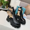 2021 Nouveau designers Monolith Cuir Bottes Roi Martin Amovible Nylon Pouch Grilles Semelle Semelle Derby Derby Mini Sac Mini Sac Treau High Boot Talon Chunky Boîte