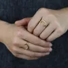 Neu angekommener einfacher klassischer Goldfarben-Mondring mit winzigem Band-Fingerring-Schmuck für Frauen-Dame-Partei-gotische Metallringe Wholesa162S