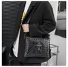 Designer Schoudertassen Luxe Messenger Bag voor Mannen Mode Zacht Lederen Koppeling Metalen Cross Envelop Bag Punk Elements Hoge Kwaliteit Handtas Metalen Klinknagel HBP