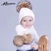 Fille Pompon et écharpes Ensembles d'hiver tricoté chaud Nature Fourrure Pom Chapeau Écharpe Épais Bonnets Chapeaux Casquettes Enfants Bébé Solide Os Y201024