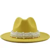 Wełna Jazz Fedora Kapelusze Dorywczo Kobiety Skórzane Pearl Wstążka Filc Hat White Pink Yellow Panama Trilby Formal Party Cap 58-61cm 201013