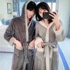 Inverno masculino Terry Bathrobe Sashes Restas de capuz quentes de flanela Robes de banheira Men camisola sexy casal de pijamas manto de pele com Cap 201109