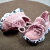 Dimi 2020 малыш малыша обувь младенца первые ходунки повседневные кроссовки буква мягкое нижнее нескользящая дышащая детская обувь для мальчика девушка lj201104