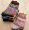 4 Styles Wollsocken Frauen-Winter-thermische warme Socken Frauencrew Art und Weise bunte dicke Socken Damen Mädchen beiläufige nationale Art Socke