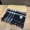 Diseñador 100% Cachemira Bufanda Invierno Mujeres y hombres Bufanda larga Wuality Diadema Moda Pashmina clásica Tela escocesa Impreso Bur Ultra suave Berry con caja Regalo de Navidad