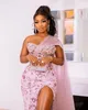 Arabski Aso Ebi Pink Lace Mermaid Dresses 2022 Jedno ramię Plus Size Seksowne wysokie rozłam formalne wieczór OCN SUNTS RABE DE SOIRE