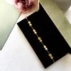 2022 nouvelles femmes cuivre plaqué or 18 carats bracelet bracelets de mariage mode feuille bracelet vacances cadeaux pour femmes accessoires avec bijoux pochettes en gros