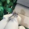Стерлингового серебра 925 пробы 2ct Лабораторное кольцо с бриллиантом Обручальное обручальное кольцо Кольца для женщин Menl Ювелирные изделия для вечеринок