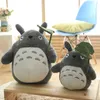 Adorabile Totoro peluche ripiene morbido personaggio dei cartoni animati di Kawaii animale bambola di peluche con foglia di loto o denti regali per bambini LJ201126