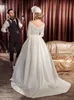 Robe de balle simple robe de mariée satin manches longues manches longues encolure de bateau perle formelle pays occidentale mariée mariée robe à manches