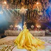 Vintage Yellow Quinceanera Jurken Floral Flowers Appliced ​​Court Train Off Shoulder Girl Formal Prom Party Town Sweet 15 Dress Brithday 16