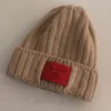 カジュアルな冬の帽子の固体ウールの暖かい春のヒップホップキャップニット帽子のスカルビーニー帽子男性女性のための帽子