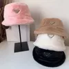 Designer Casquette Womens Bucket Hats Fashion Beach Hat Fuzzy Winter Woolen Caps Luxury Triangles Hat Visors Baseball Sunhats Beanies Snapbacks