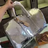 2022 handbagage resväska Silver präglad handväska Boston europeisk och amerikansk stil män unisex kvinnor Duffel duffelväskor