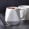 Tazza da caffè creativa da 250 ml Tazza da latte in ceramica bianca Latte Tea Forma irregolare Tazza in porcellana LJ200821