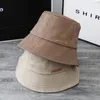 Stingy Brim Hats Bucket Hat Retro Leather Fisherman Simple Letter Märkning Solid Color Basin Outdoor Par1196d