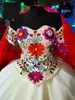 2022 Flores Brancas Pássaros Bordados Charro Quinceanera Vestido Bola Vestido fora do ombro Vintage cetim mexicano vestido feminina mulheres