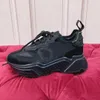 2022 Buty Designerskie Mężczyźni Luksusowe Projektanci Sneaker Kobiety Platforma Skórzana Casual Shoe Low Top Lace Up Sneakers z wyraźnymi podeszwymi nowymi trenerami Kljaaa0001