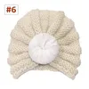 Flicka stickade kepsar med boll spädbarn baby solid färg turban hattar våren höst beanie 12colors väljer