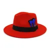 Nieuwe mannen vrouwen brede rand wol voelde Fedora Panama hoeden met riem gesp feather klassieke jazz trilby cap party formele hoge hoed