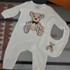 Mode rompertjes hoge kwaliteit pasgeboren babykleding katoen lange mouwen gedrukte jongen meisje jumpsuits en bib sets