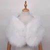 Craquins de fourrures réelles de la fourrure d'étroise élégante manteaux de plumes blanches Boleros Brolleos Vestes pour robes de soirée7570647