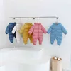 Baby Romper Born Boys and Girls Hooded Onesies för att hålla varma barnkläder kläder 220106