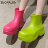 SUOJIALUN Nueva Marca Mujeres Botas de Lluvia Nuevas Señoras de Goma Caminar Impermeable Tobillo Rainboots Casual Fondo Grueso Bota Corta S 201114