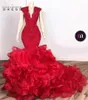 Cascading Ruffles Red Mermaid Prom Dresses Sexy V-hals Cap Mouw Applicaties Kralen Lange Trein Party Avondjurken Junior Graduation Wears Luxe