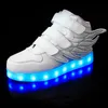 Tamanho 25-37 Crianças Sapatos LED cestas de meninos meninas brilhantes tênis luminosos com solteiro leve, solteiro, tênis liderados LED Slippers LJ201202