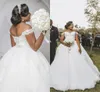 Abiti da sposa africani nigeriani taglie forti Aso Ebi Abiti da sposa principessa con strascico floreale in pizzo con spalle scoperte