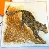 90 cm Faulard Twill Silk Square Lion Print Szalik Kobiety Szalik Hidżab szalik ręcznie robiony dwustronny ręcznie zwinięty krawędź Scarve193h