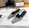 Yeni Kadın Düşük Topuk 3.5 cm Sandalet Moda Sıcak Matkap Nakış Deri Dikişi Elbise Ayakkabı Lüks Sergi Parti Düz Ayakkabı Teslim Kutusu 35-41