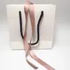 Bolsa de joyería de papel blanco de cinta rosa Caja de cartón para pulseras europeas Pendientes anillo Collar Embalaje de joyas y exhibición3608177