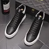 High-top Fashion Men Business Scarpe da sposa Designer di lusso Tennis Stivali in pelle maschile traspiranti bianchi Scarpe da ginnastica Skateboard Trend Tides Walking Sneakers