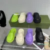 2021 Designer Jelly Dames Mid Hak Sandaal Slippers gemaakt van transparante materialen Modieuze sexy en mooie zonnige strand vrouw schoenen 8898