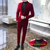 traje de terciopelo rojo