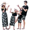 일치하는 가족 복장 여름 엄마 딸 아빠 아들 코튼 티셔츠 + 바지 휴일 해변 해변 커플 일치하는 의류 LJ201111