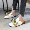 10 Tage geliefert 2021 Branddesign Frauen Slipper Mode große goldene Kette Sandalen Schuhe runden Zehen Slip auf Mules Flat Heel lässige Folien Flip F x0523
