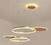 Lámpara de araña de anillo LED moderna con control remoto, luz colgante de techo regulable dorada con pantallas acrílicas para dormitorio y sala de estar