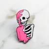Esqueleto de alfinete de lapela com alfinetes e broches de pintura a óleo rosa, alfinetes de esmalte duro, joias punk, presente para amigos3401220