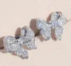 stud S925 Sterling Silver Love Bow Bow Kissioner أقراط ساطعات بلورية تريدية تريدية تشيك ستون بلينج ماس الحجر اللطيف حلقات أذن حلقات الأذن المجوهرات للنساء